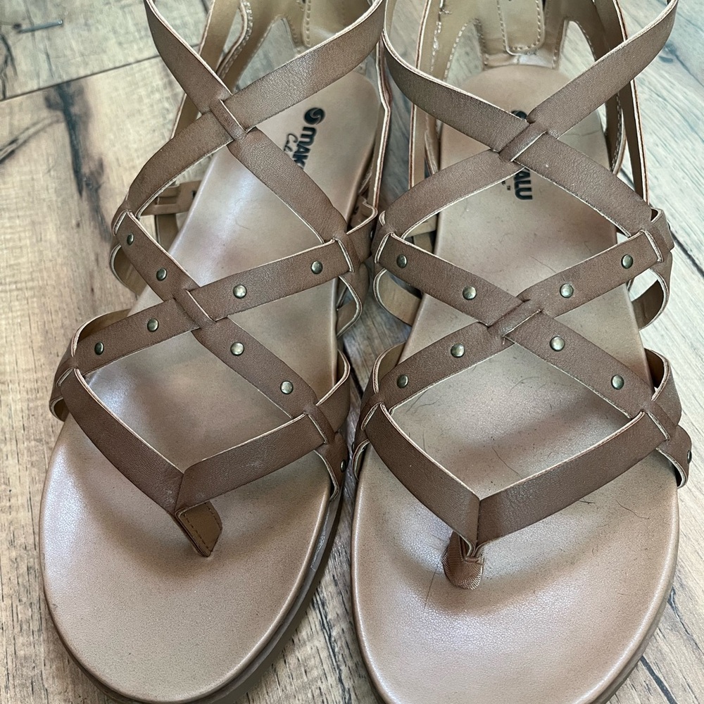 Stylish Tan Strappy Sandals